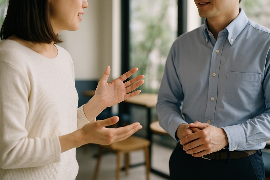 女性「お土産話を楽しみにしています」