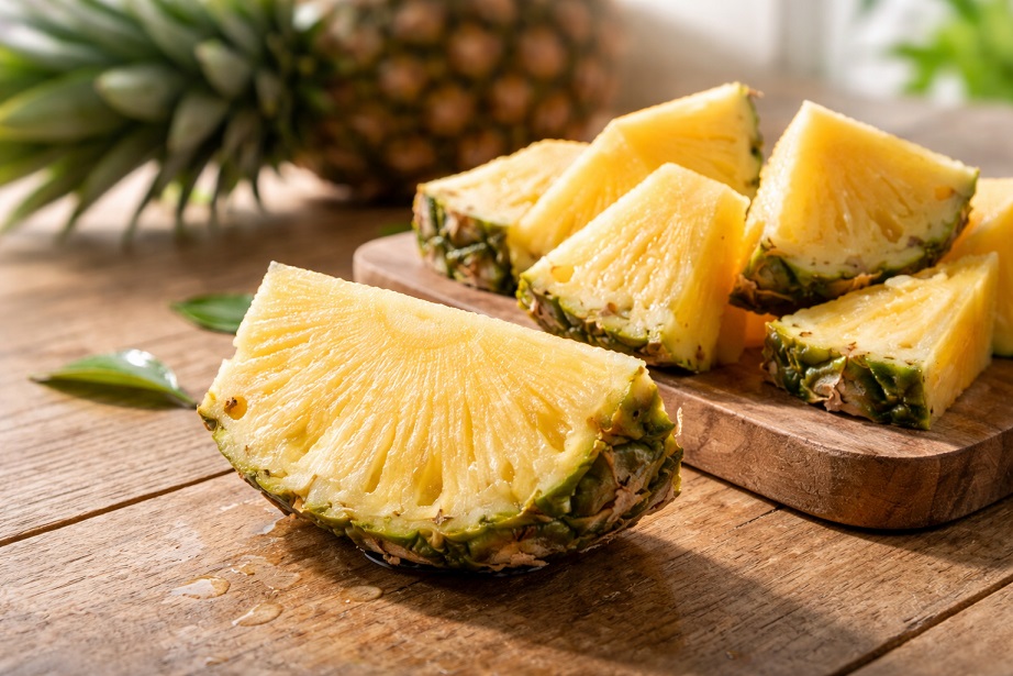 新鮮なパイナップルの一片